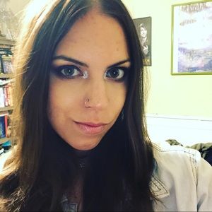 Meet your Posher, Elizabeth